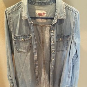 NWOT, Lightwashed denim shirt.